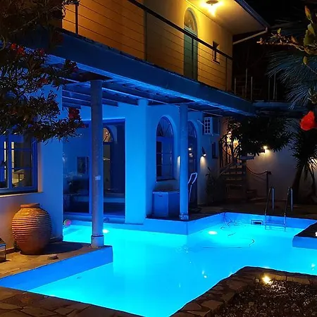 House * Trizonia